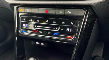 2022 Volkswagen TSI R-Line DSG Euro 6 5-door (Blue) - Image: 23