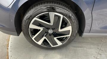 2024 Volkswagen Pro 77kWh Style Auto 5-door (Blue) - Image: 28