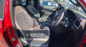 2025 Volkswagen 2.0 TDI Style Auto 4Motion Euro 6 4-door (Red) - Image: 43