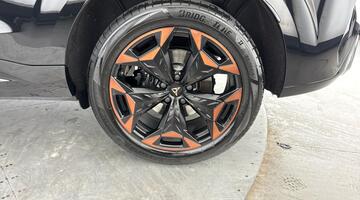 2025 CUPRA 2.0 TSI VZ1 DSG 4-doorive Euro 6 5dr (Black) - Image: 36