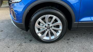 2025 Volkswagen TSI Match DSG Euro 6 5-door (Blue) - Image: 27