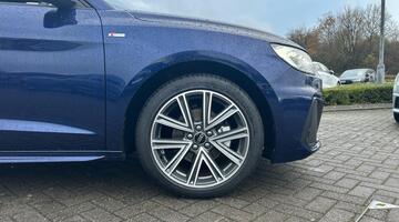 2025 Audi 1.0 TFSI 30 S line Sportback S Tronic Euro 6 5-door (Blue) - Image: 5