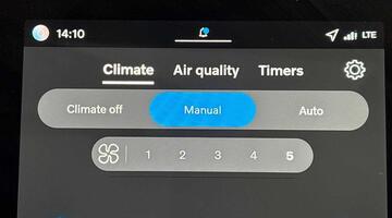 2025 Volvo 2.0 T8 18.8kWh Ultra Dark Auto Euro 6 5-door (Black) - Image: 40