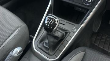 2025 Volkswagen 1.0 EVO Life Euro 6 5-door (Black) - Image: 17