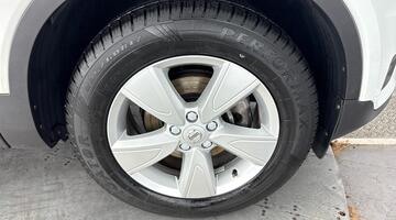 2021 Volvo T2 Momentum Core Euro 6 5-door (White) - Image: 5