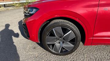 2025 Volkswagen 3.0 TDI V6 Black Edition Tiptronic 4Motion Euro 6 5-door (Red) - Image: 13