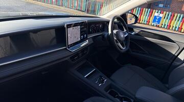 2025 Volkswagen 2.0 TDI Life DSG Euro 6 5-door (Black) - Image: 2