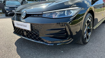 2025 Volkswagen ETSI MHEV R-Line DSG Euro 6 5-door (Black) - Image: 28