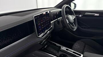 2025 Volkswagen TSI eHybrid 19.7kWh R-Line DSG Euro 6 5-door (Green) - Image: 2