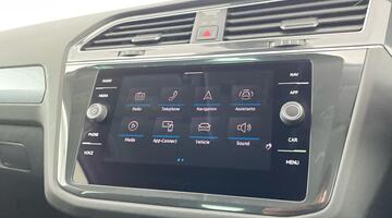 2022 Volkswagen TSI Active Euro 6 5-door (White) - Image: 18