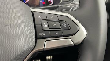 2025 Volkswagen 1.0 TSI Black Edition Euro 6 5-door (Black) - Image: 24