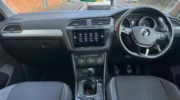 2020 Volkswagen 2.0 TDI Match 4Motion Euro 6 5-door (Grey) - Image: 8