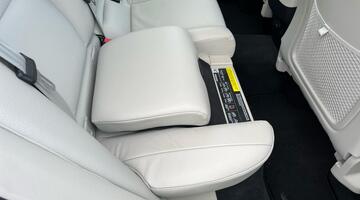 2025 Volvo 2.0 B5 MHEV Plus Auto Euro 6 5-door (Black) - Image: 38