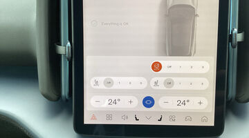 2025 Volvo Twin Performance 69kWh Plus Auto 5-door (Black) - Image: 35