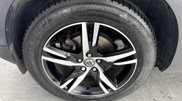 2022 Volvo T3 R-Design Auto Euro 6 5-door (Black) - Image: 35