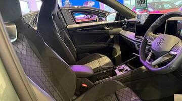 2026 Volkswagen R-Line 1.5 TSI eHybrid 204 PS 6-Speed DSG 5-door (Green) - Image: 25