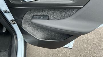 2025 Volvo 2.0 B4 MHEV Ultra Dark DCT Auto Euro 6 5-door (Blue) - Image: 35