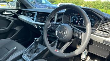 2025 Audi 1.0 TFSI 30 S line Sportback S Tronic Euro 6 5-door (Black) - Image: 6