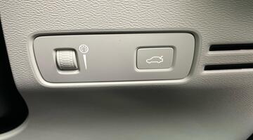 2020 Volvo 2.0 T4 Momentum Pro Auto Euro 6 5-door (Black) - Image: 22