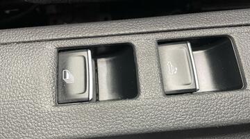 2023 Volkswagen TSI R-Line DSG 2WD Euro 6 2-door (Multicolour) - Image: 7