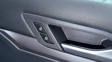 2022 Volkswagen ETSI MHEV R-Line DSG Euro 6 5-door (Black) - Image: 23