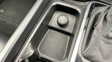 2019 Volvo 2.0 T4 Edition Auto Euro 6 5-door (Red) - Image: 26