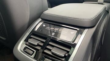 2024 Volvo 2.0 B5 MHEV Plus Auto 4WD Euro 6 5-door (Unlisted) - Image: 32