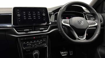 2025 Volkswagen 2.0 TDI R-Line DSG Euro 6 5-door (Black) - Image: 2