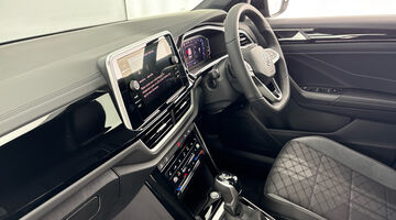 2025 Volkswagen TSI R-Line DSG Euro 6 5-door (Black) - Image: 2