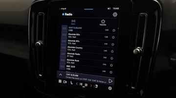 2022 Volvo Recharge 69kWh Plus Auto 5-door (Green) - Image: 37