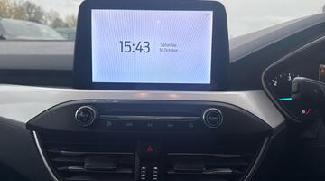 2020 Ford EcoBlue Zetec Euro 6 5-door (Red) - Image: 22