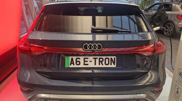 2025 Audi 100kWh Performance S line Auto 5-door (Blue) - Image: 4