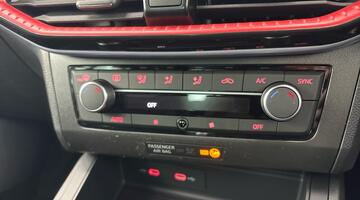 2025 SEAT 1.0 TSI FR DSG Euro 6 5-door (White) - Image: 13