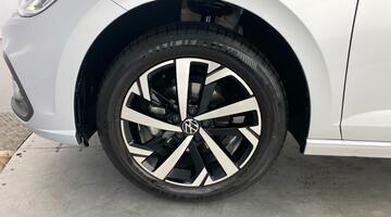 2025 Volkswagen 1.0 TSI Match DSG Euro 6 5-door (Silver) - Image: 34