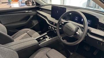 2025 Škoda 2.0 TDI SE Technology DSG Euro 6 5-door (Silver) - Image: 7