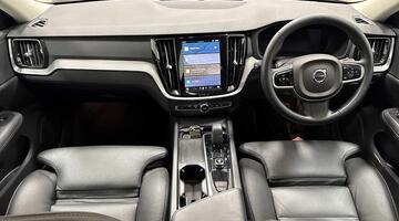 2025 Volvo 2.0 B4 MHEV Plus DCT Auto Euro 6 5-door (Black) - Image: 10