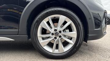 2025 Volkswagen 1.0 TSI Match DSG Euro 6 5-door (Black) - Image: 5