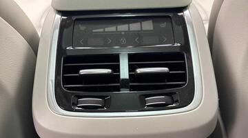 2024 Volvo 2.0h T8 18.8kWh Ultra Dark Auto 4WD Euro 6 5-door (Blue) - Image: 17