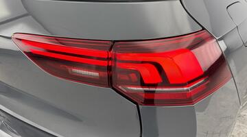 2025 Volkswagen TSI R-Line Euro 6 5-door (Grey) - Image: 28