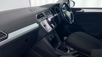 2019 Volkswagen 2.0 TDI Match 4Motion Euro 6 5-door (Silver) - Image: 2