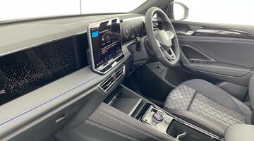 2025 Volkswagen ETSI MHEV R-Line DSG Euro 6 5-door (Black) - Image: 2