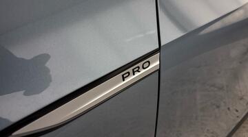 2022 Volkswagen Pro Performance 58kWh Family Auto 5-door (Multicolour) - Image: 32