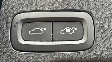 2025 Volvo 2.0 T8 18.8kWh Ultra Dark Auto Euro 6 5-door (Black) - Image: 19