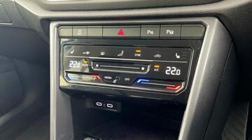 2022 Volkswagen TSI Style DSG Euro 6 5-door (Blue) - Image: 7