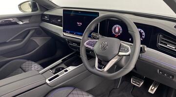 2025 Volkswagen 2.0 TSI R-Line DSG Euro 6 5-door (Black) - Image: 6