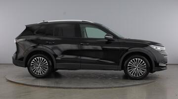 2025 Volkswagen ETSI MHEV Match DSG Euro 6 5-door (Black) - Image: 4