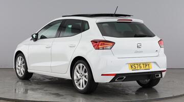 2025 SEAT 1.0 TSI FR DSG Euro 6 5-door (White) - Image: 3