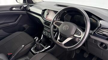 2023 Volkswagen 1.0 TSI Black Edition Euro 6 5-door (White) - Image: 6