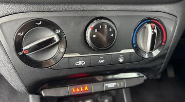 2020 Hyundai SE Launch Edition Euro 6 5-door (Grey) - Image: 7