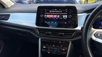 2022 Volkswagen 1.0 TSI Life Euro 6 5-door (Red) - Image: 36